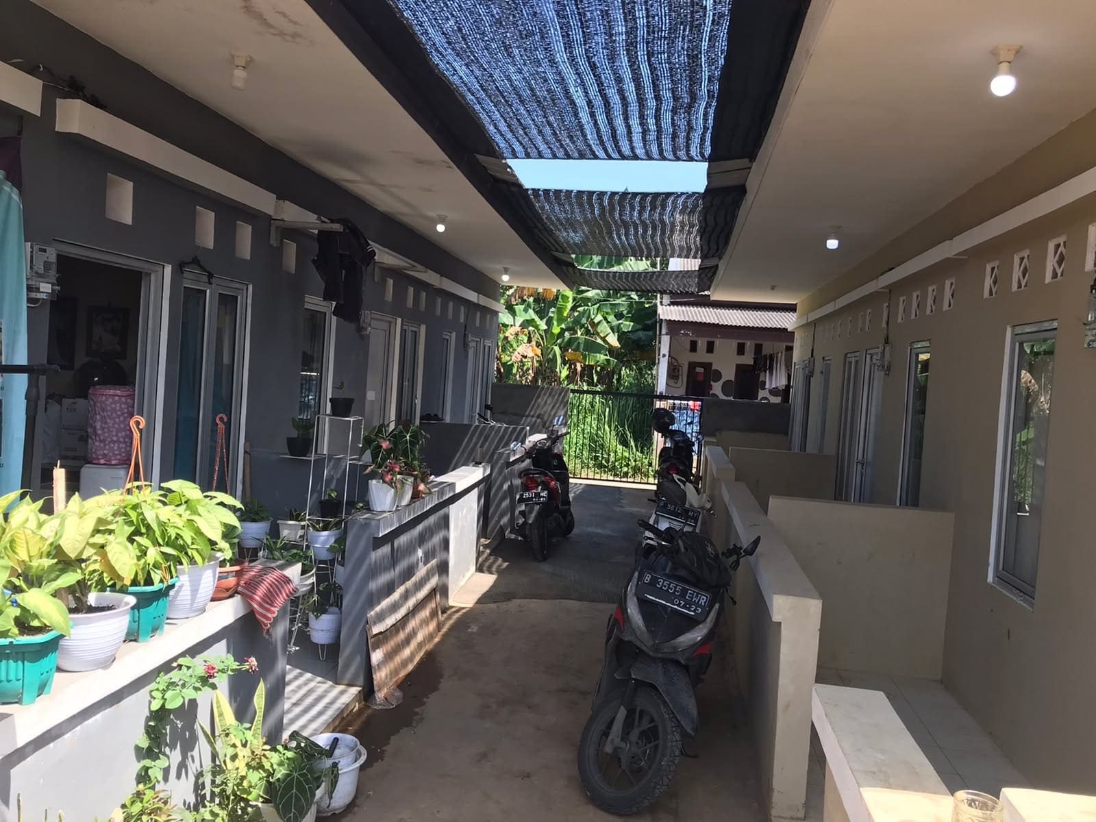 KONTRAKAN JAMARIS dan RhuiStay